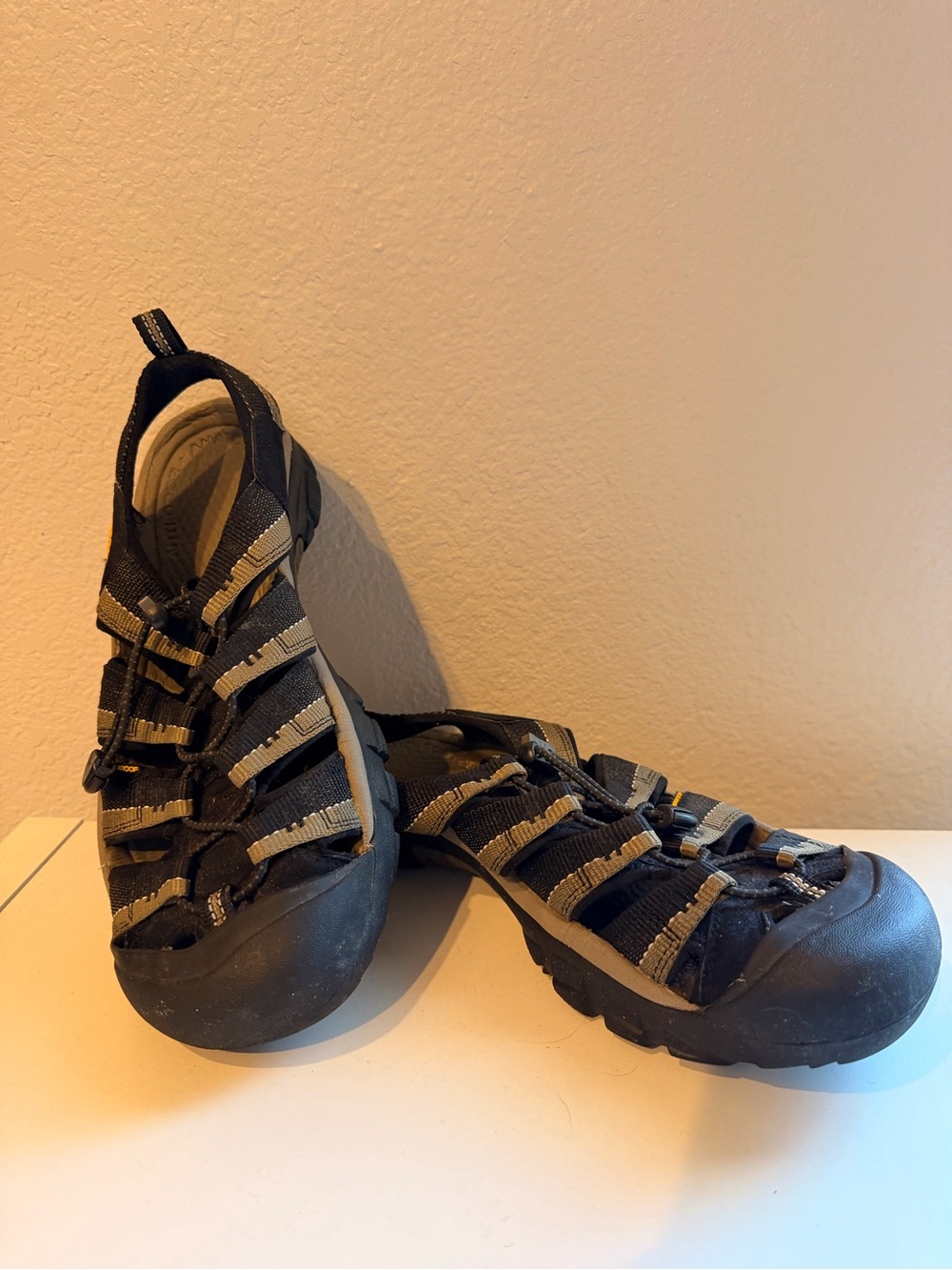 Men’s Hiking Closed-Toe Sport Sandals - Black/Gray